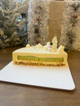 Load image into Gallery viewer, White Holiday Gâteaux(7 inch) (6–10 servings) Pickup December 14-16
