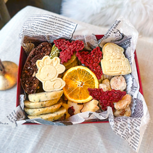 Load image into Gallery viewer, Ri Yuè Holiday Cookie Set (Pre-order)
