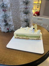 Load image into Gallery viewer, White Holiday Gâteaux(7inch) (6–10 servings) Pickup December 18-24
